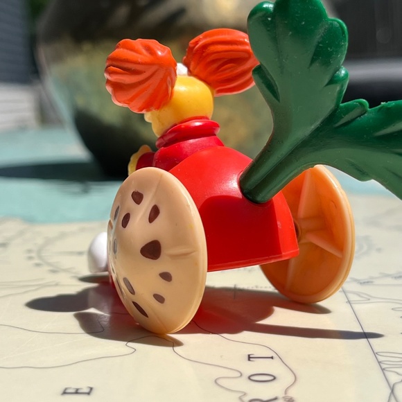 Vintage Red Fraggle Veggie Car Action Figure - Picture 3 of 5